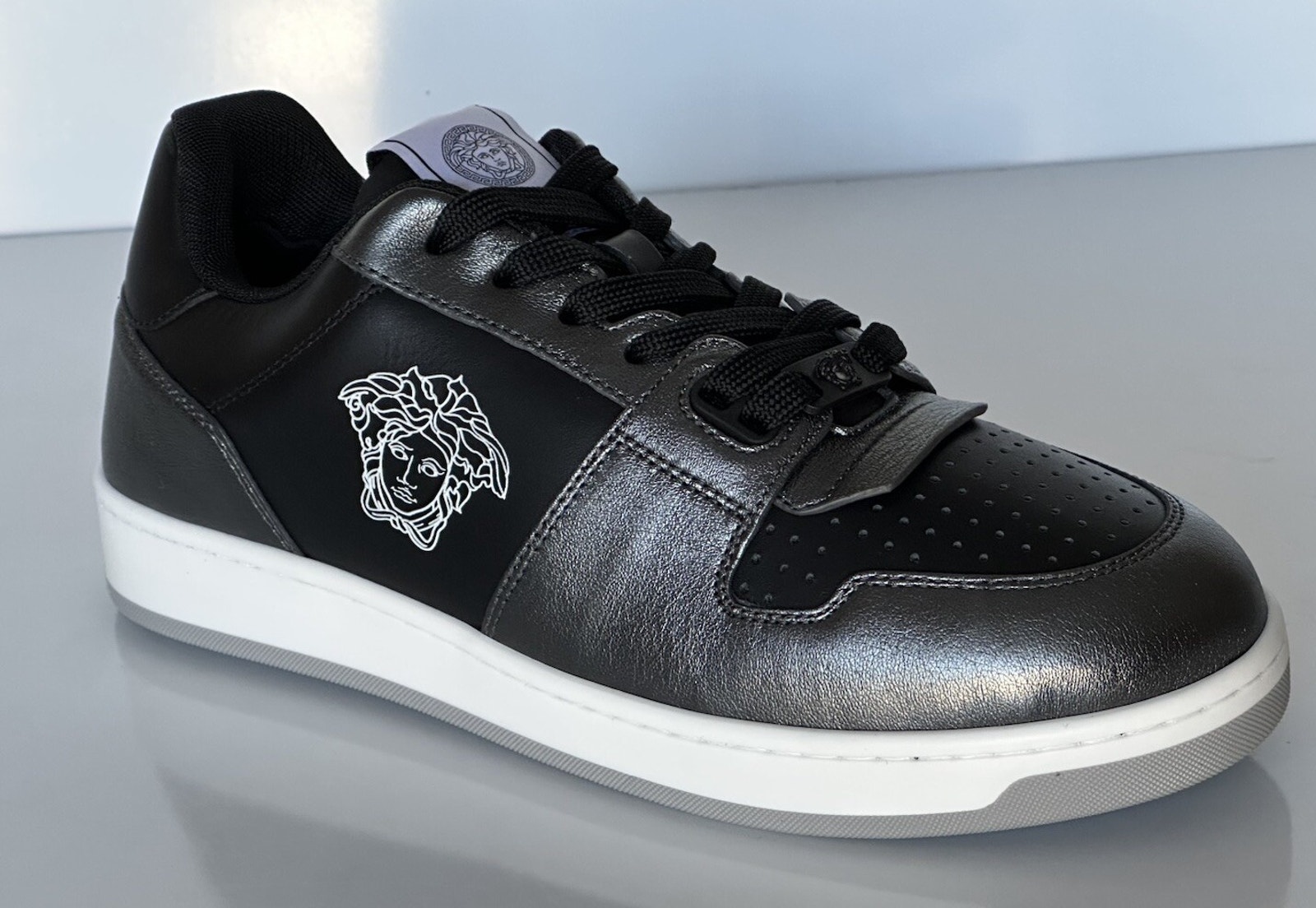 Versace Medusa Menâs Black/Silver Leather Sneakers 8 Us (41 Euro) 1013377 It Nib